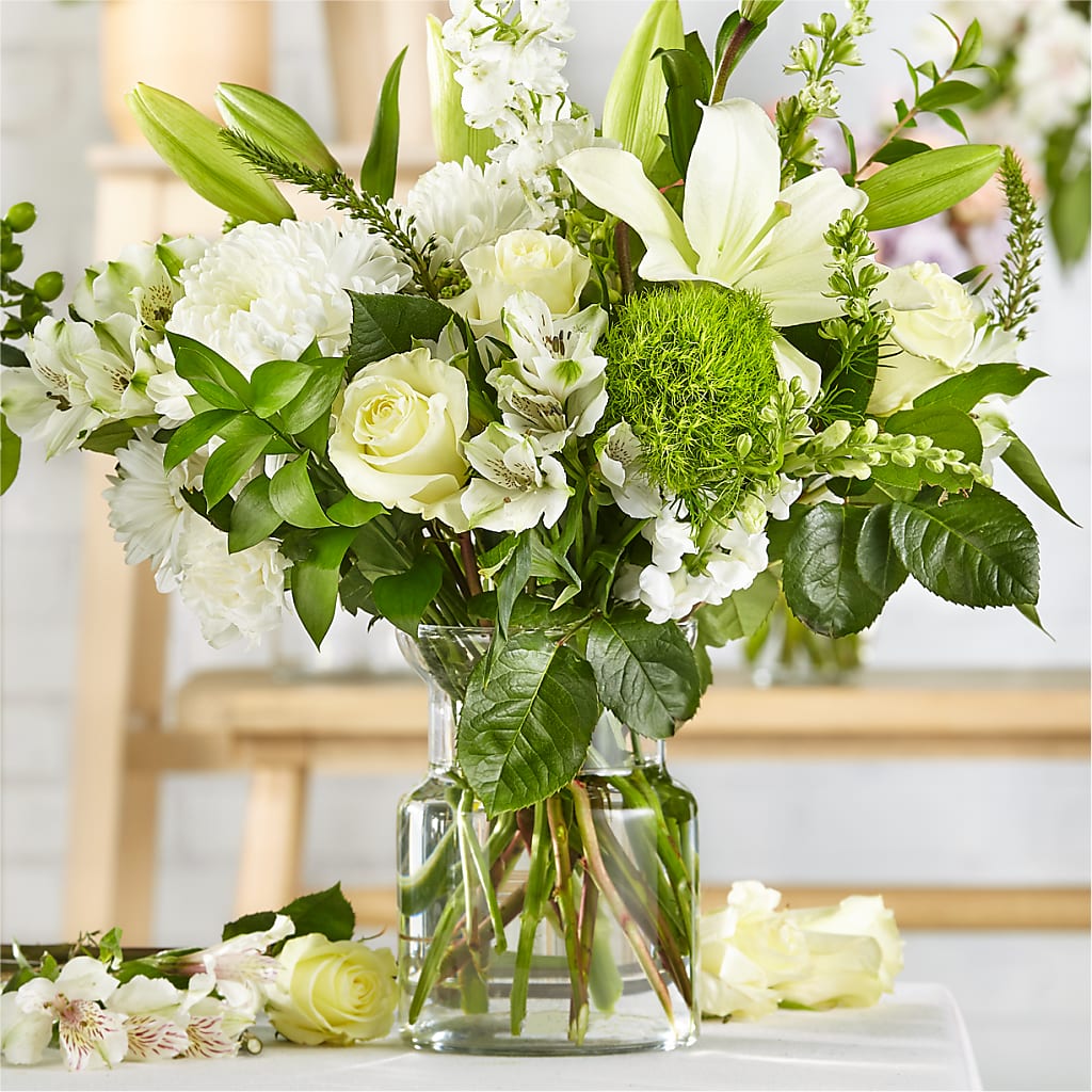 Classic Ivory – A Florist Original – EASTON'S FLOWERS, Mount Vernon IL