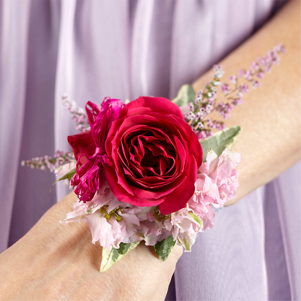 Rose Charm Corsage – EASTON'S FLOWERS, Mount Vernon IL