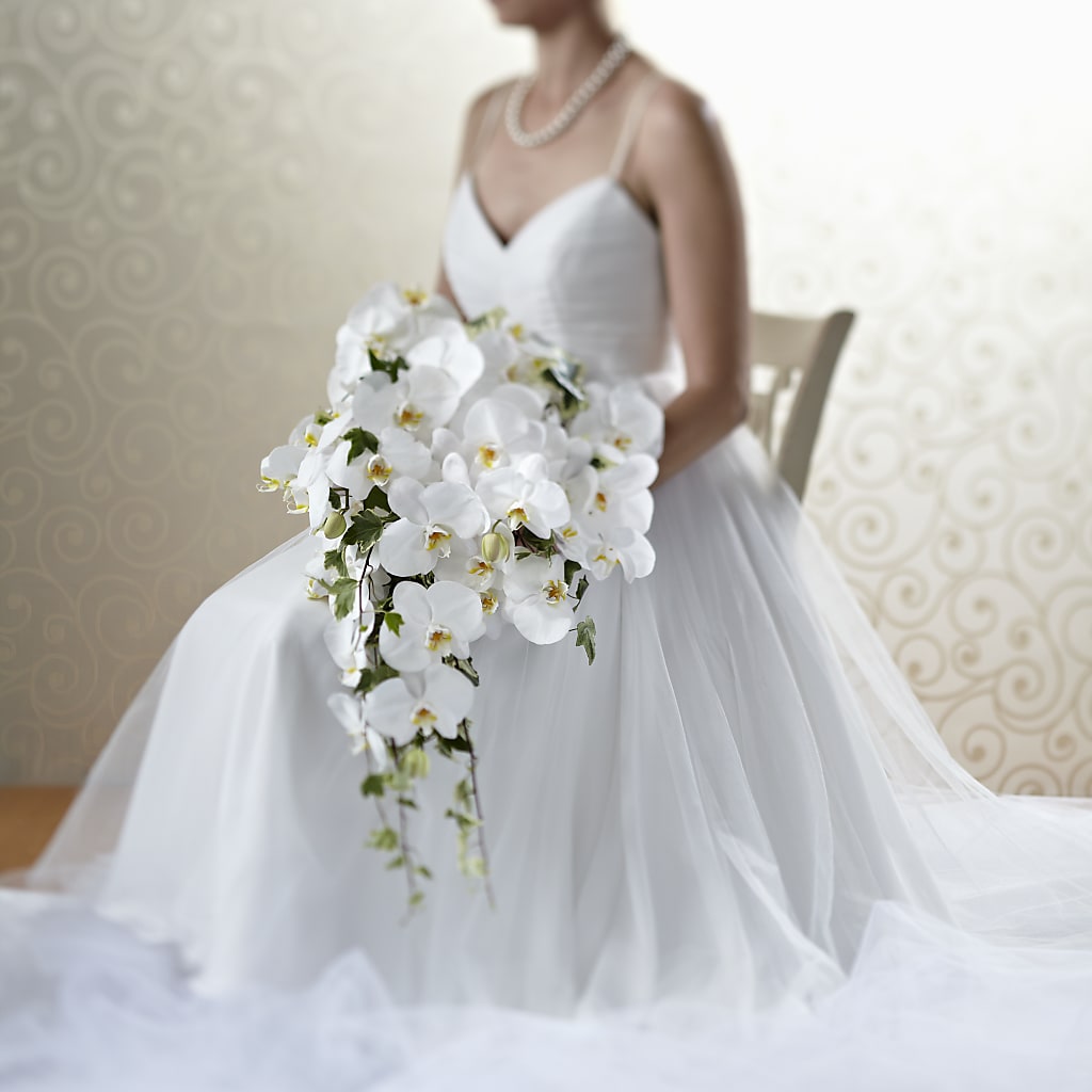 Classic White Bouquet – EASTON'S FLOWERS, Mount Vernon IL