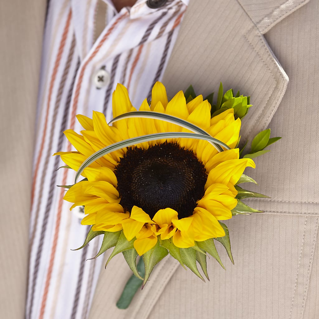 Free Spirit Boutonniere – EASTON'S FLOWERS, Mount Vernon IL