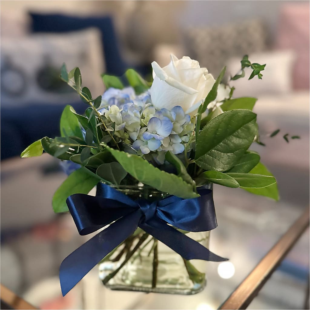 Sky Blue Delight Bouquet – EASTON'S FLOWERS, Mount Vernon IL