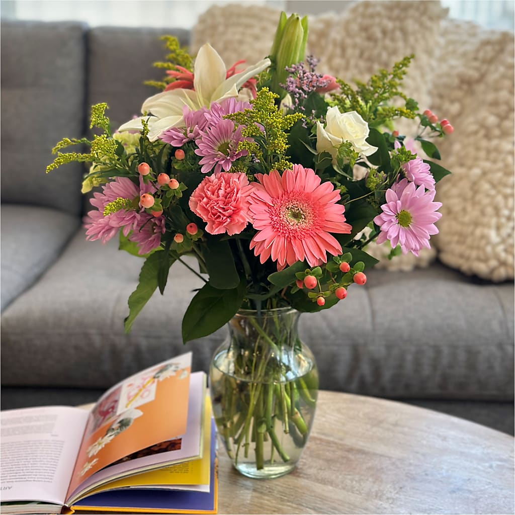 Pastel Tradition - A Florist Original – EASTON'S FLOWERS, Mount Vernon IL