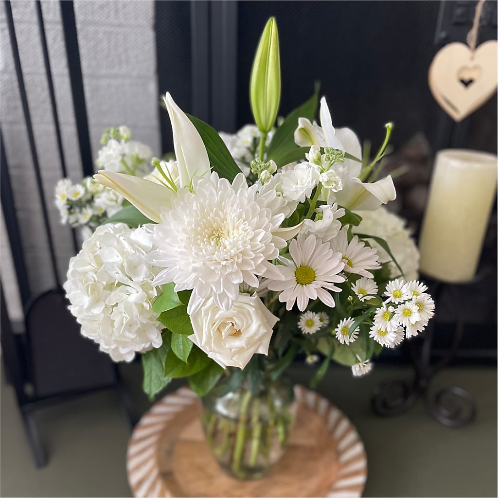 Classic Ivory – A Florist Original – EASTON'S FLOWERS, Mount Vernon IL