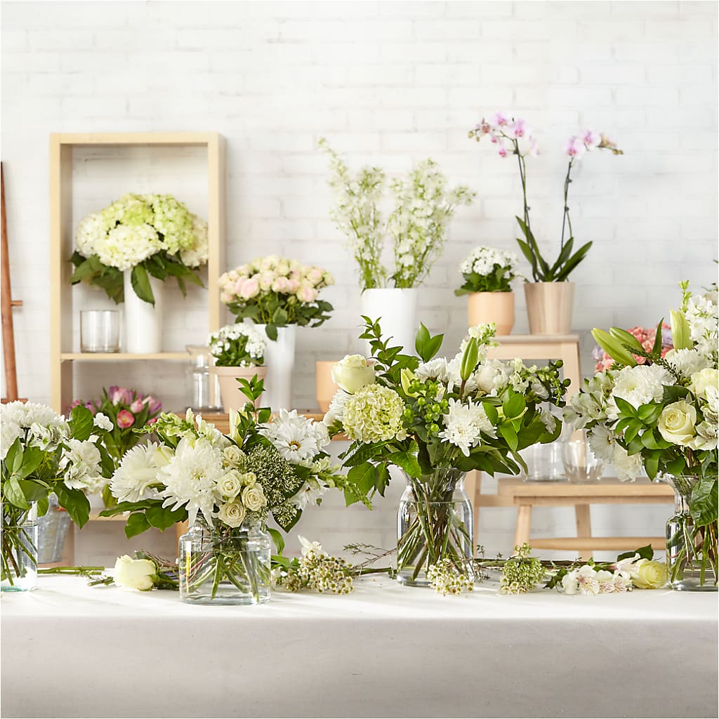 Classic Ivory – A Florist Original – EASTON'S FLOWERS, Mount Vernon IL
