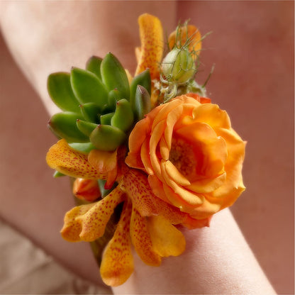 Irresistible Love Wrist Corsage – EASTON'S FLOWERS, Mount Vernon IL